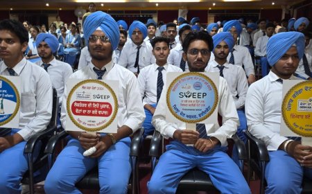ਸਵੀਪ ਟੀਮ ਨੇ ਦਸਮੇਸ਼ ਪਬਲਿਕ ਸਕੂਲ ਫ਼ਰੀਦਕੋਟ ਵਿਖੇ ਵਿਦਿਆਰਥੀਆਂ ਤੇ ਅਧਿਆਪਕਾਂ ਨੂੰ  ਵੋਟ ਦੇ ਅਧਿਕਾਰ ਲਈ ਕੀਤਾ ਉਤਸ਼ਾਹਿਤ