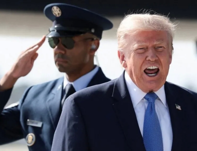 Trump Warns Iran as Strait of Hormuz Talks Progress and Oil Prices Fall